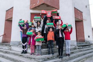 Group of children in Romani with shoebox gifts